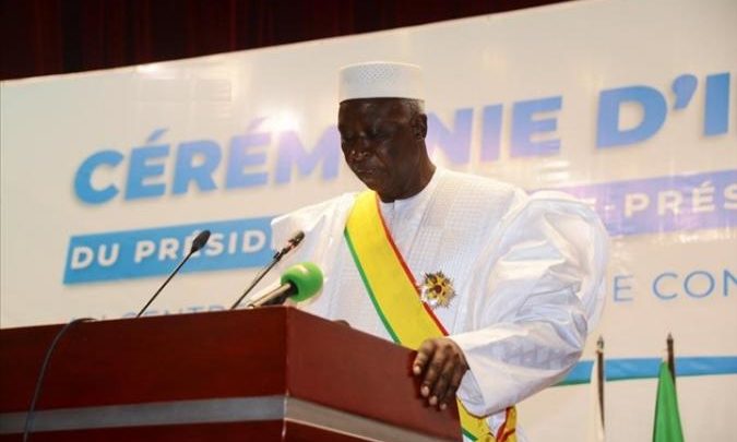 Crise sécuritaire : Bah N’Daw instamment appelé à supprimer l’inutile Cabinet de Dioncounda Traoré !