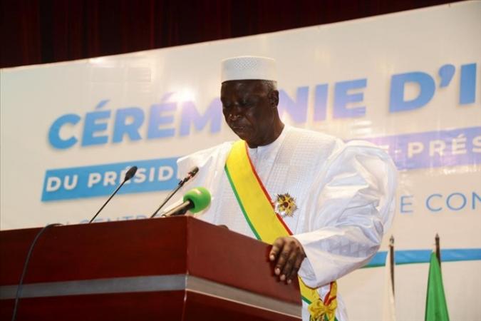 Crise sécuritaire : Bah N’Daw instamment appelé à supprimer l’inutile Cabinet de Dioncounda Traoré !